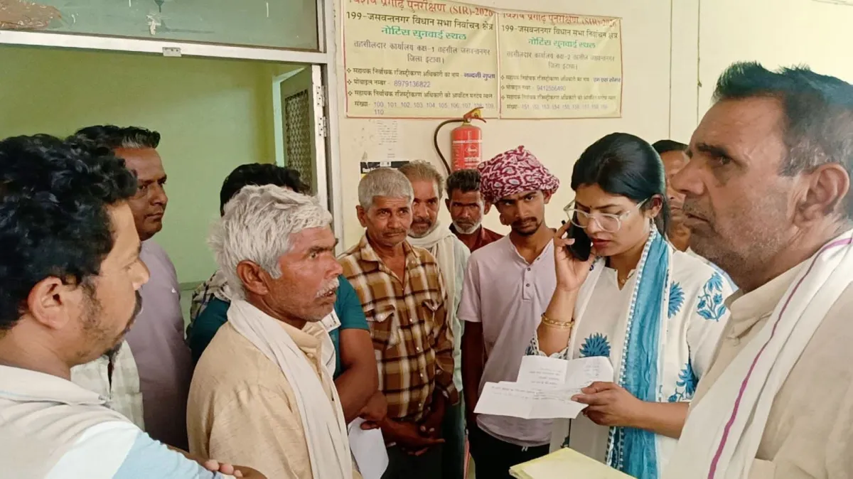 चकरोड पर अवैध अवरोध से ग्रामीण परेशान, एसडीएम से लगाई गुहार