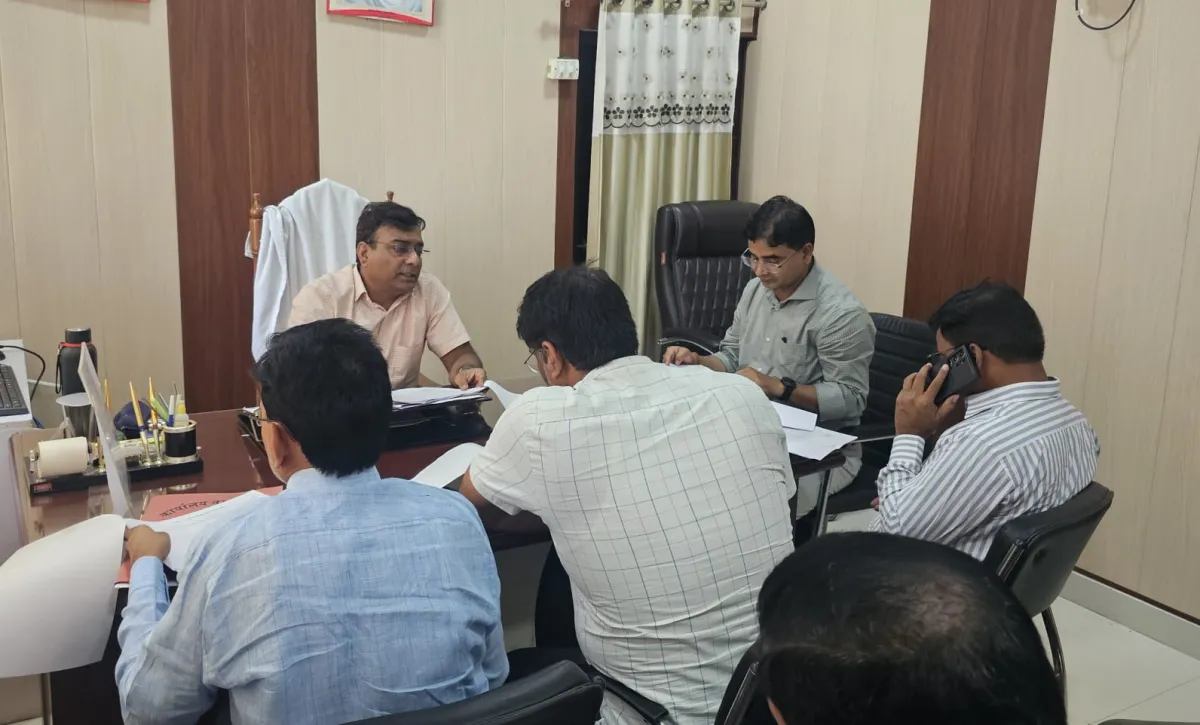 चित्रकूट में बारिश से पहले प्रशासन अलर्ट: नालों की सफाई के सख्त निर्देश, टैक्स वसूली पर जोर, क्या इस बार बचेंगे जलभराव से?