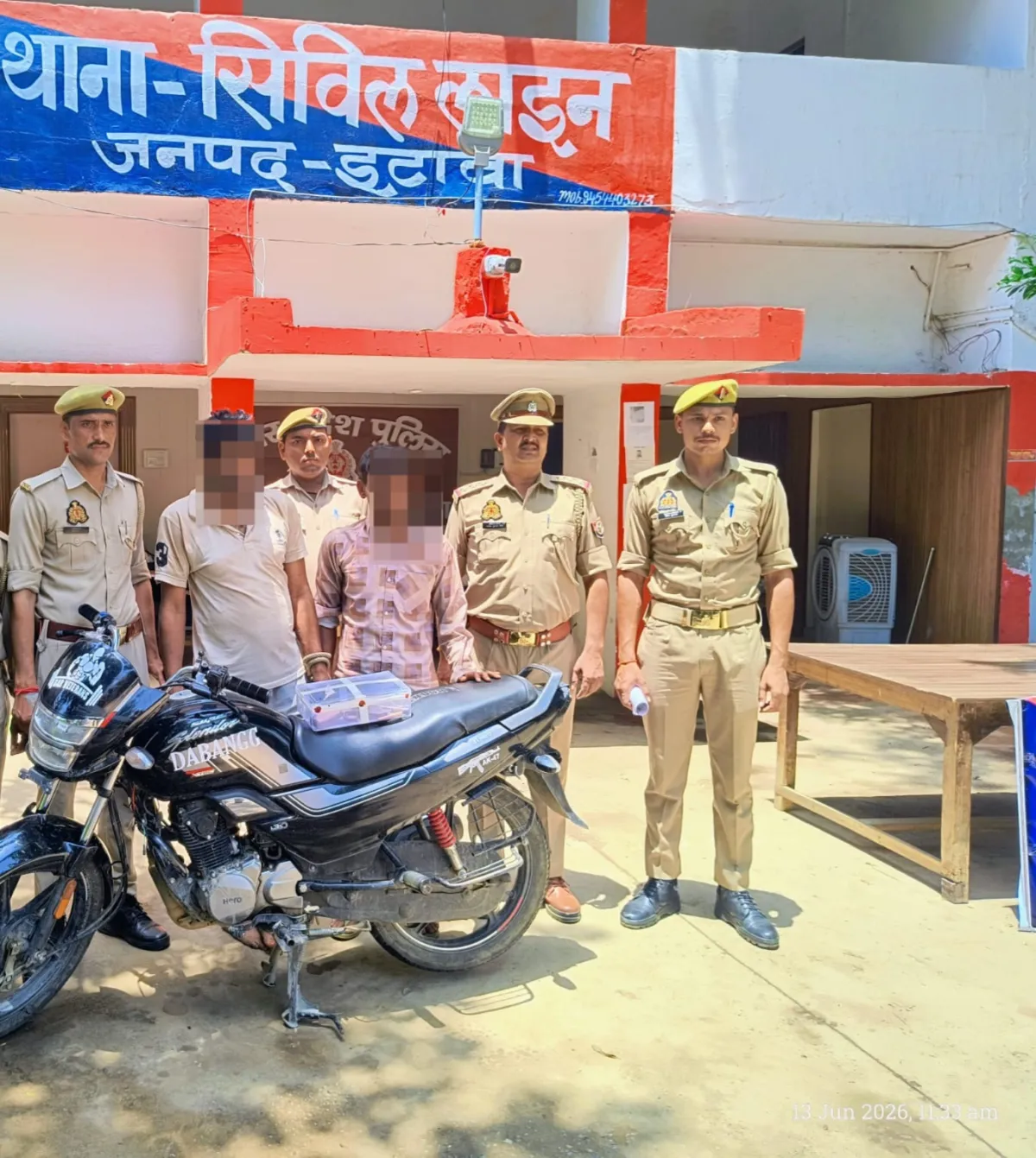 इटावा : बिना नंबर की बाइक और कमर में तमंचा! पुलिस ने दो अंतर्राज्यीय अपराधियों को दबोचा